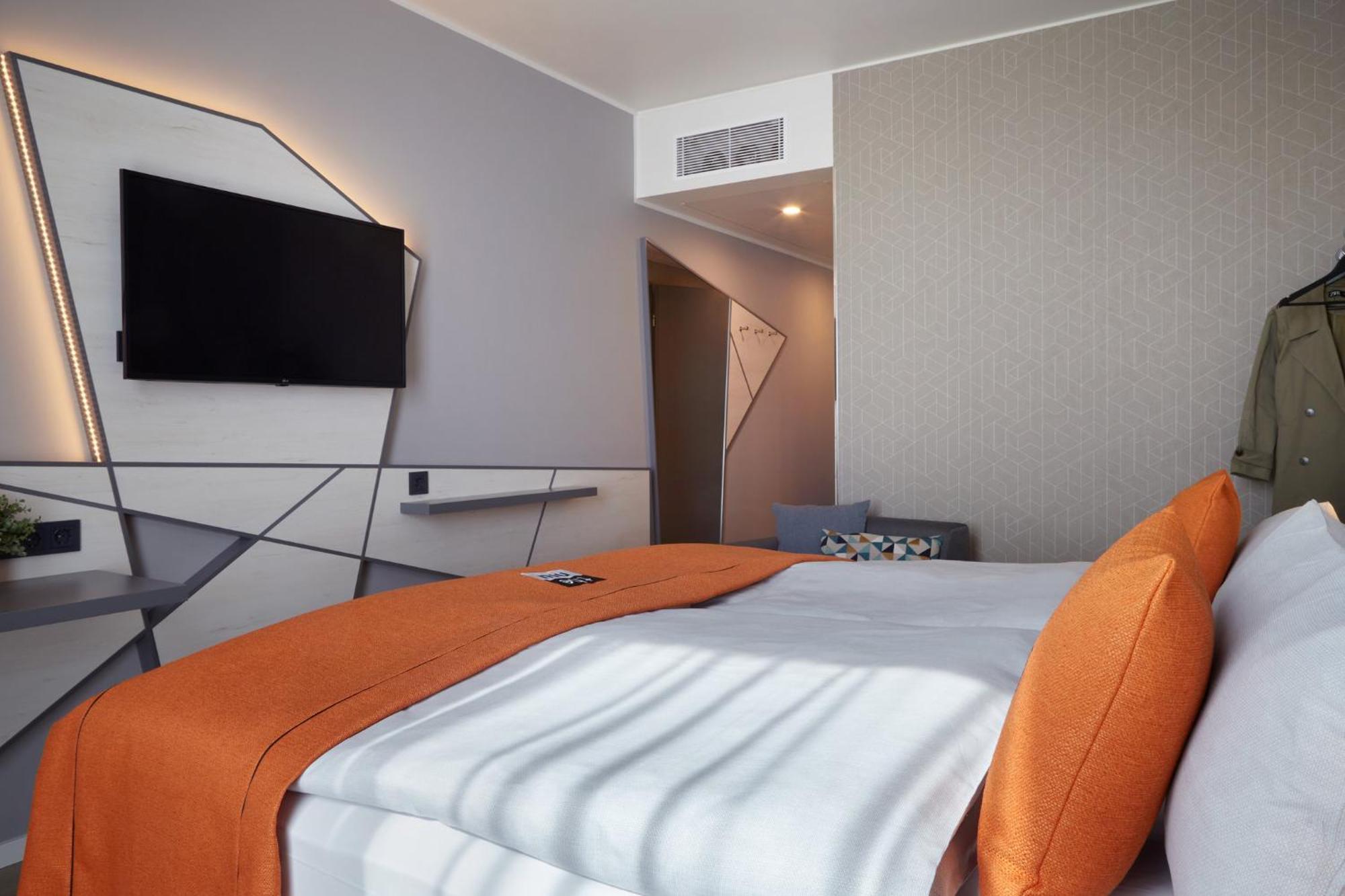 - The Niu, Hub Messe By Ihg Hotel 3*